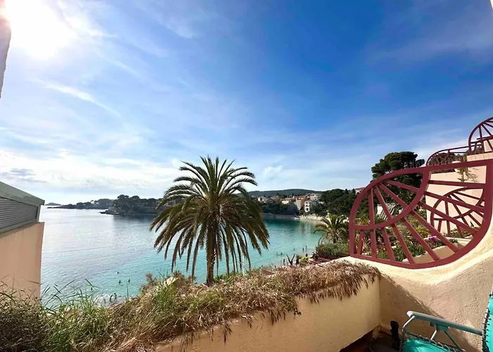 Terrasse Avec Superbe Vue & Pieds Dans L'eau